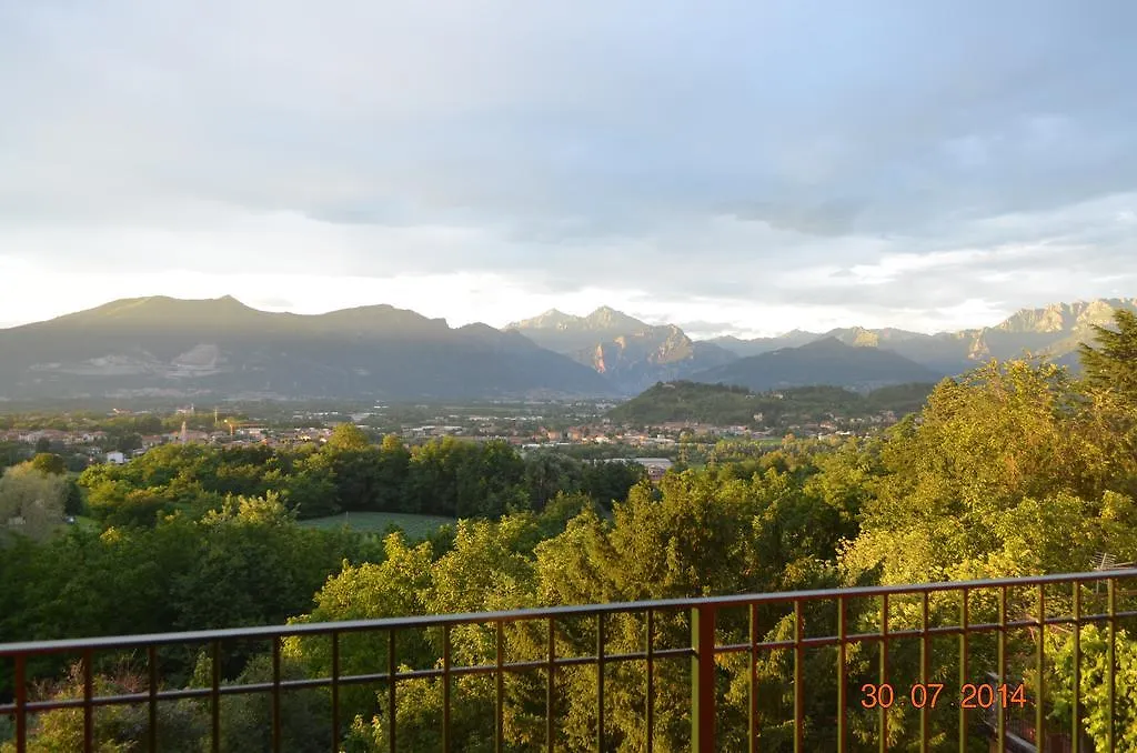 Couette-café Daman Rooms & Breakfast Barzago Italie